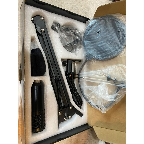 Professional USB Condenser Microphone Kit With Adjustable Arm Pop Filter & Acces - Picture 3 of 8